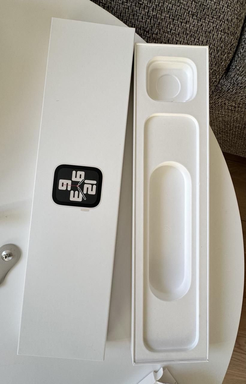 Apple watch 40 mm SE 2 2022 aluminium starlight sportband in 2 maten