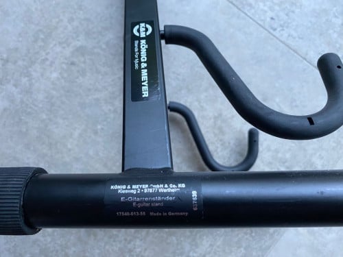 K&M 17540 (bas)gitaarstandaards