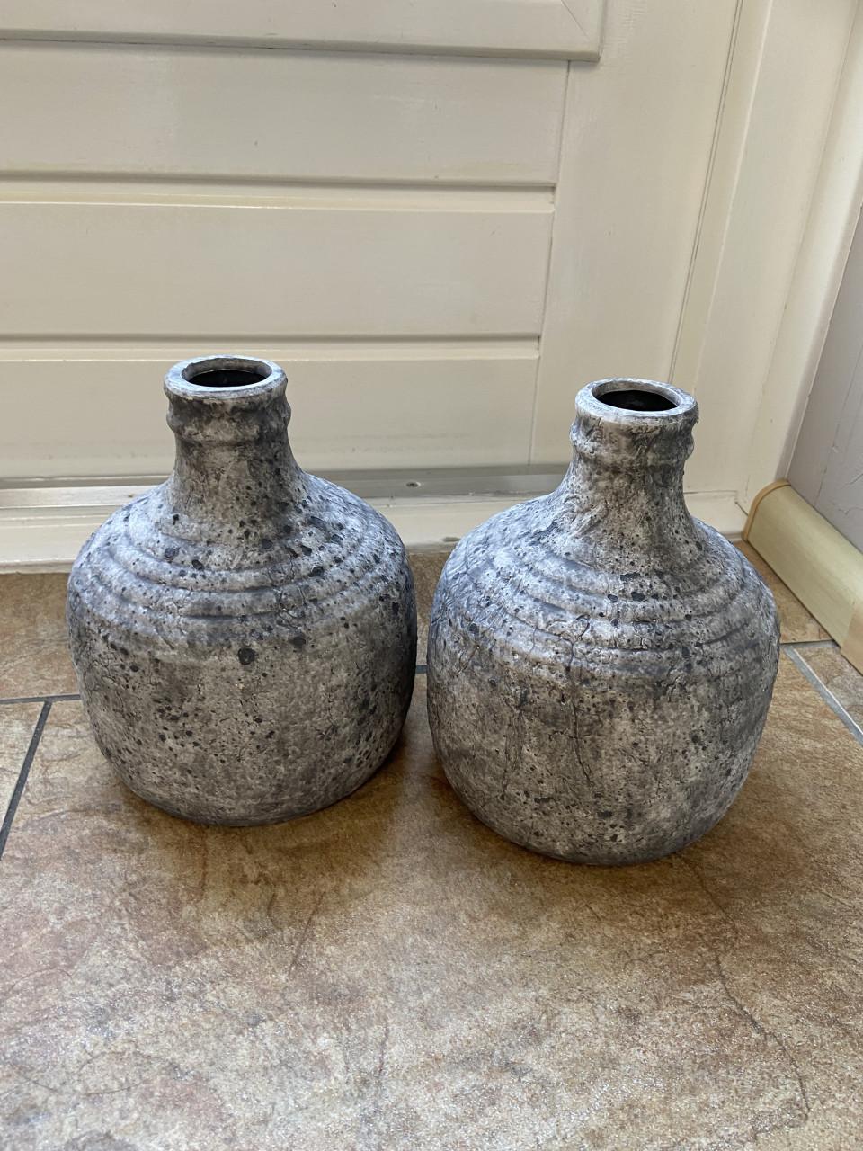 2 mooie vazen/ kruiken