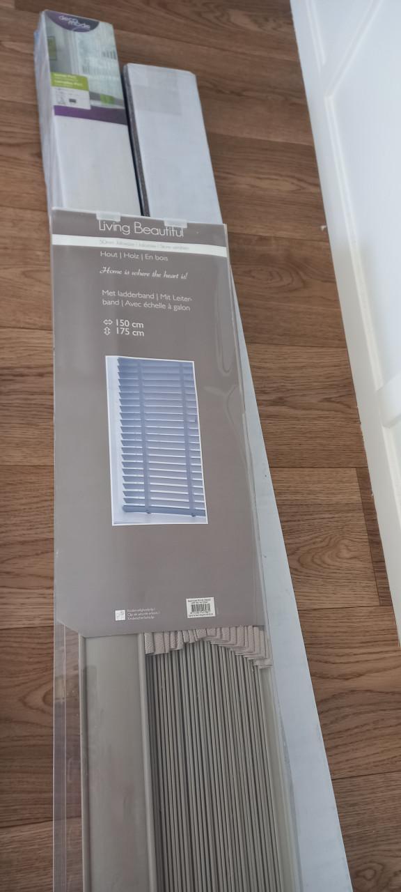 2 STUKS HOUTEN LAMELLEN KLEUR TAUPE NIEUW IN DE VERPAKKING