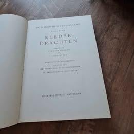 Klederdrachten, De schoonheid van ons land uniek boek