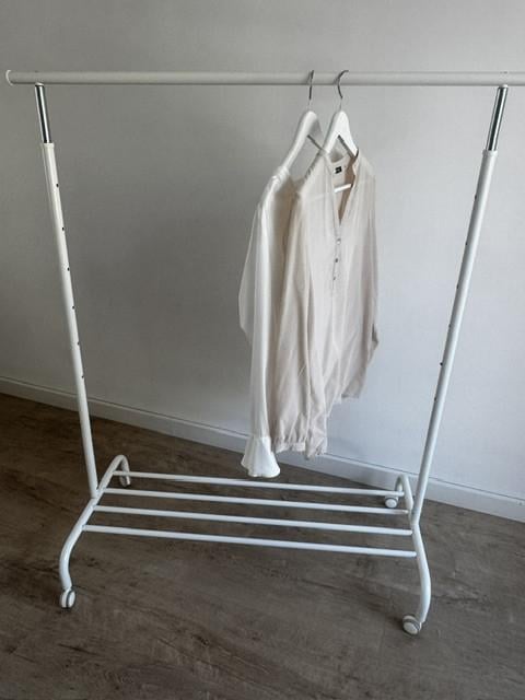 Kledingrek op wielen, nieuwstaat, wit, metaal