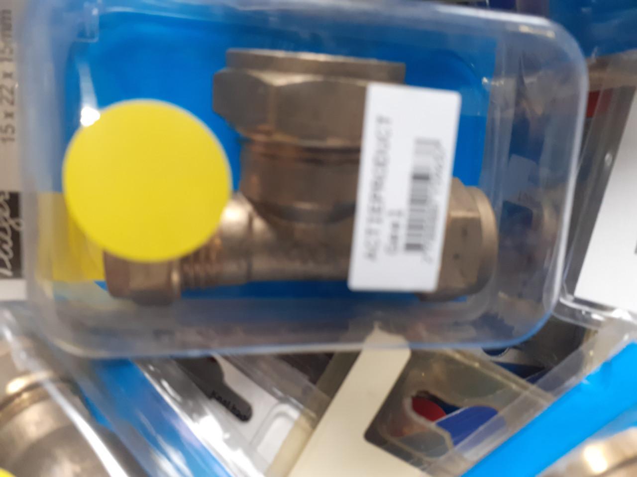 Veel installatiemateriaal, koppelingen,kraan ed 1 euro per stuk bij hhzb