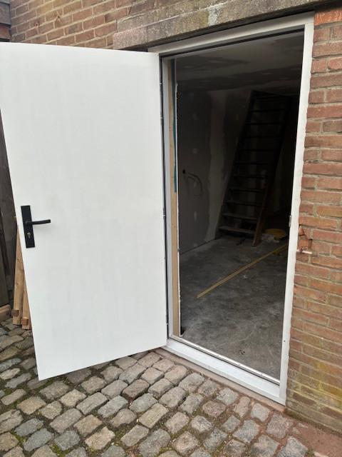 Geïsoleerde buitendeur – maatwerk (ook met kozijn)