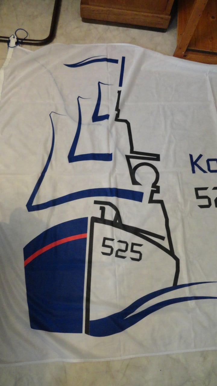 Vlaggen – Koninklijke Marine 525 jaar –zie foto’s Collectors item