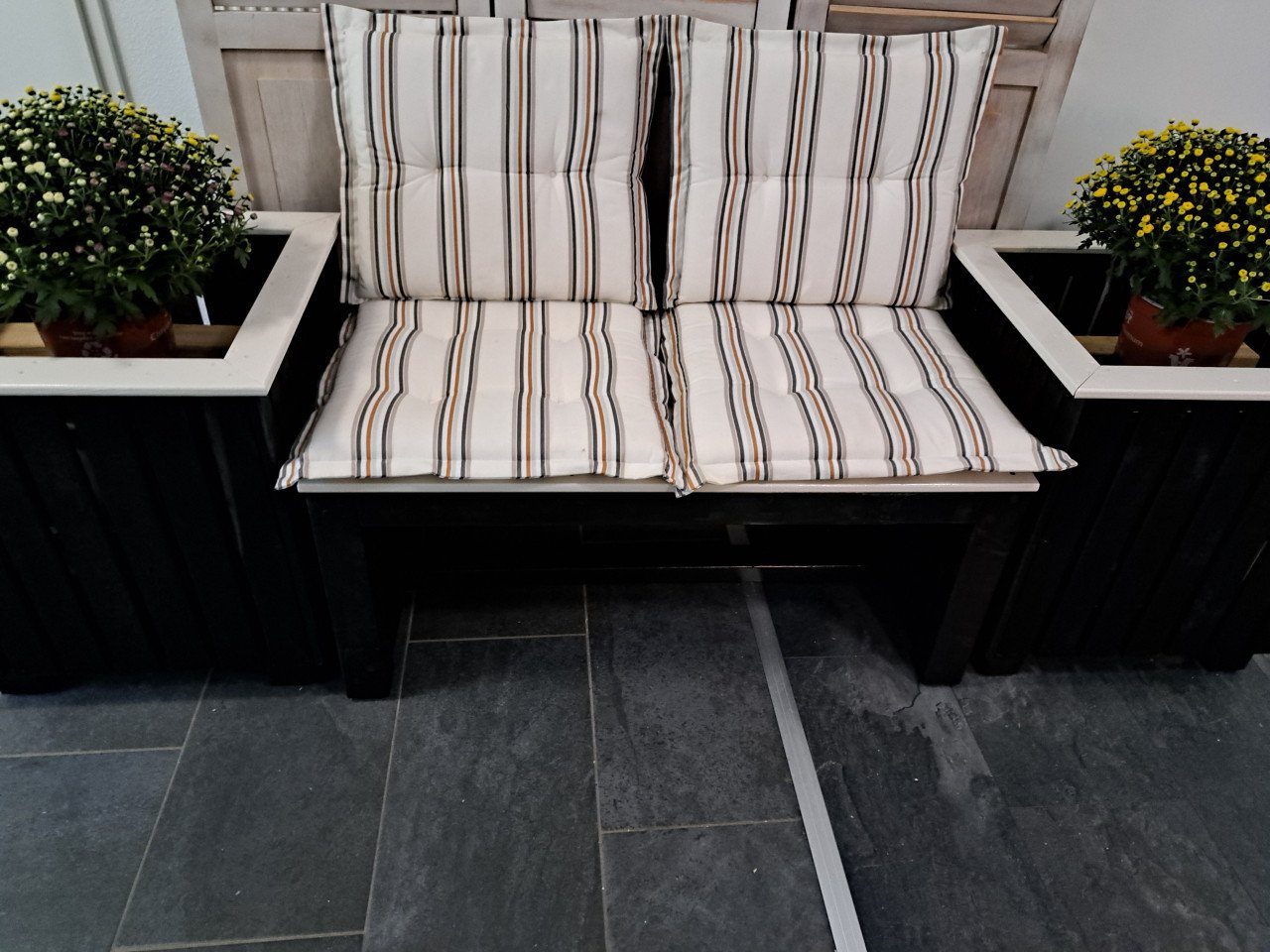 Mooie, stevige tuinbank incl. 2 plantenbakken - strak design
