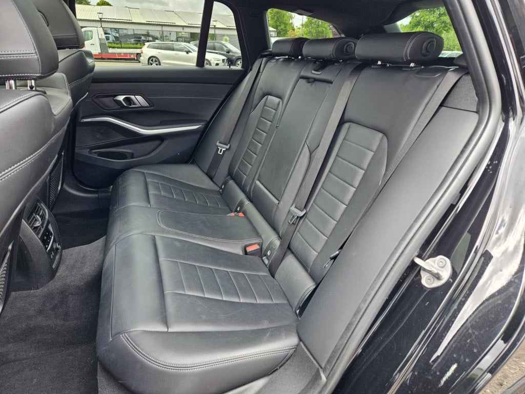 BMW 3-serie touring 330i m-performance high executive