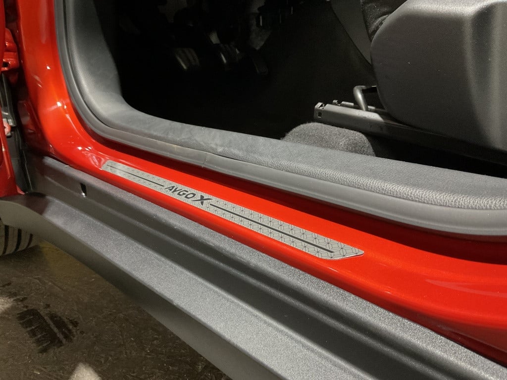 Toyota Aygo x 1.0 vvt-i mt envy | clima | navi | jbl | camera
