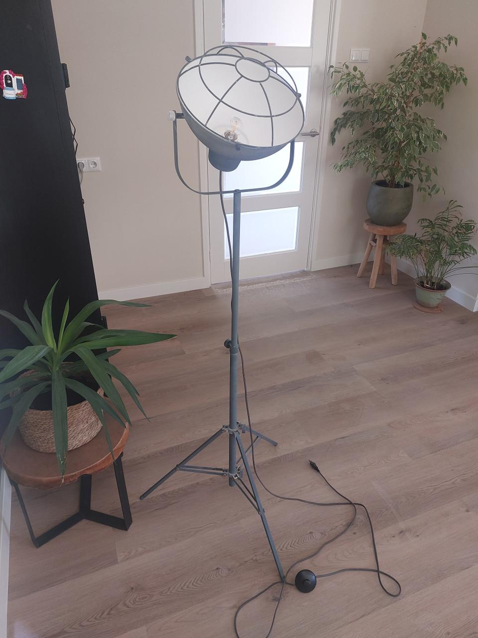 Industriële vloerlamp