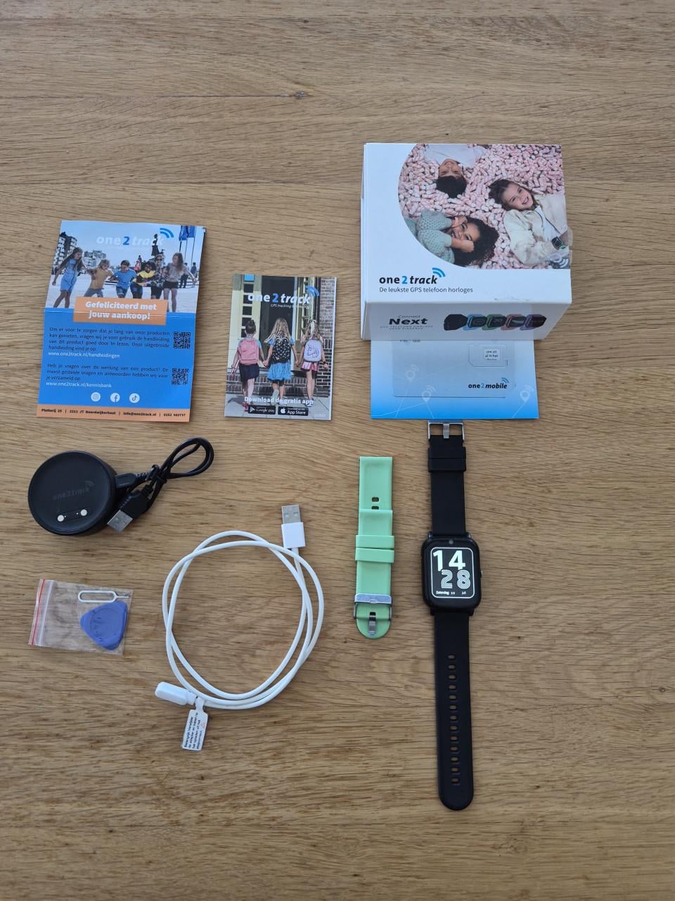 One2Track GPS telefoon horloge zwart - met oplaadstation