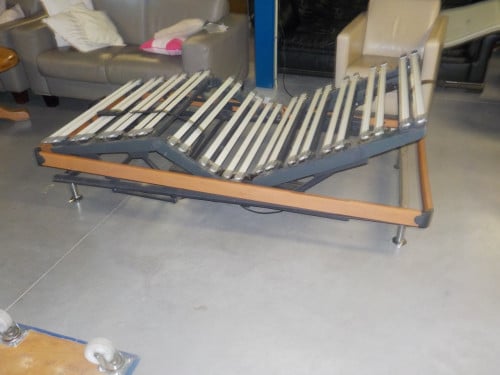Extra breed elektrische lattenbodem op poten zeer goede staat 100 x 200 cm