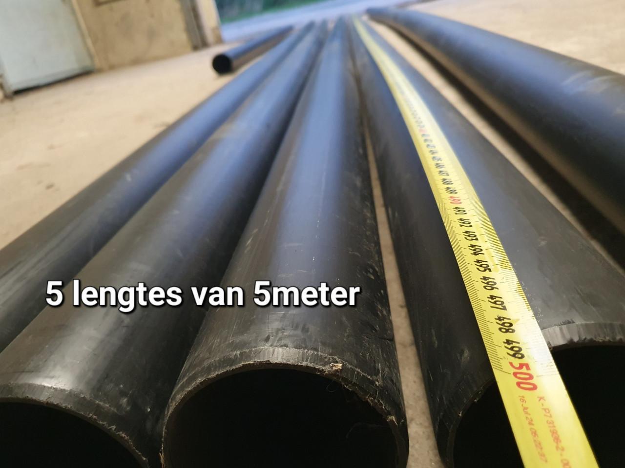 28 meter nieuwe Wavin PVC buis zwart.