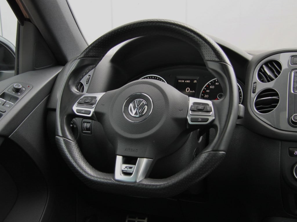 Volkswagen Tiguan 1.4 tsi 150pk dsg r-line | pano dak | trekhaak