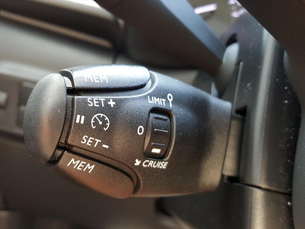 Citroen C3 1.2 puretech 83pk s&s plus navigatie | cruise & climate control 