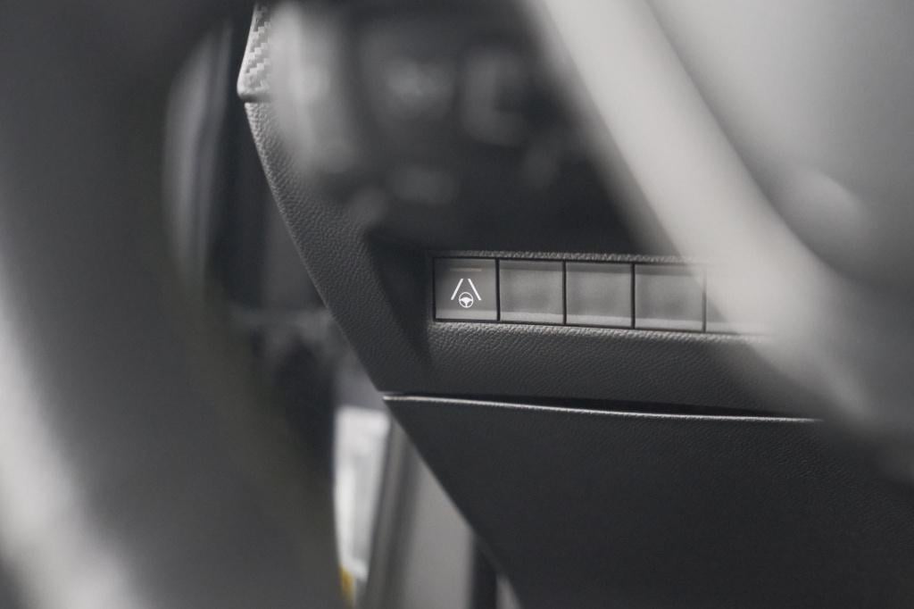 Peugeot 2008 puretech 130 eat8 gt | 360 camera | stoelmassage | adaptieve c