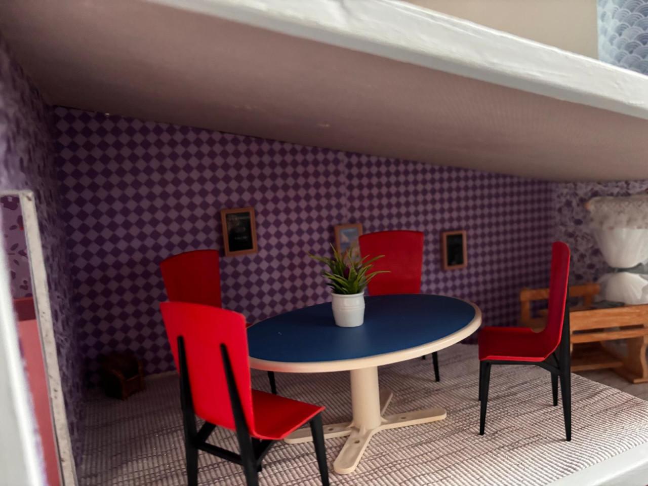 Te koop poppenhuis drie losse elementen