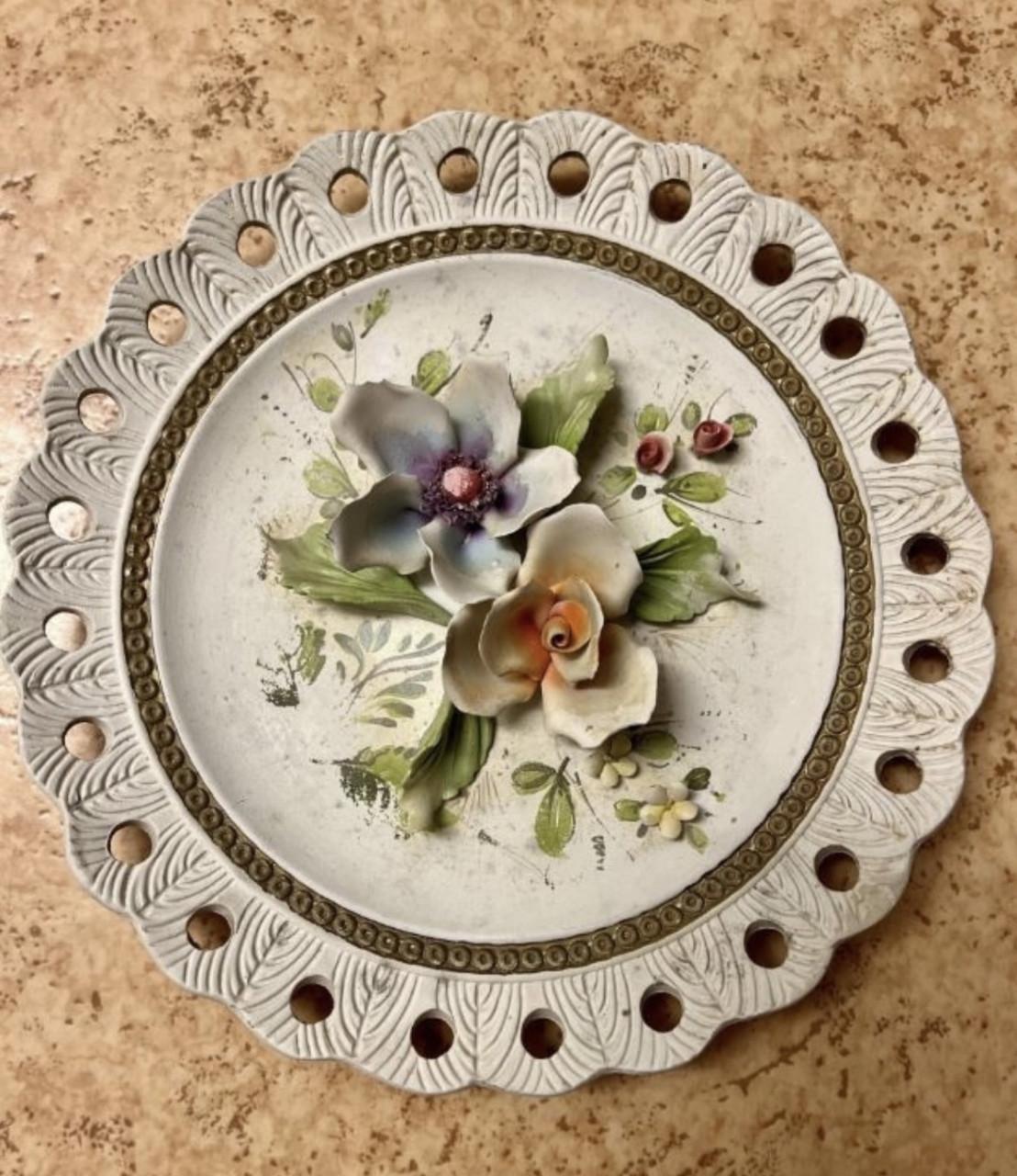 Antiek bord met rozen