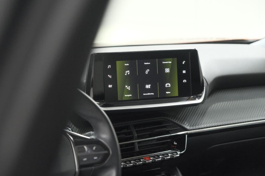 Peugeot 2008 puretech 130 allure pack | trekhaak | adaptieve cruise control