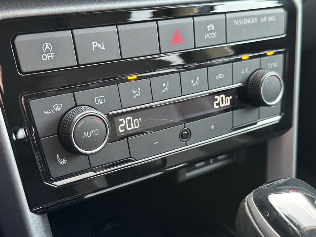 Volkswagen T-cross 1.5 tsi 150pk dsg active | r-line exterieur | navi | led