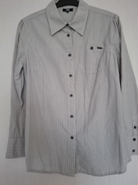 Didi blouse khaki/wit vertikaal gestreept, lange mouwen. Maat XXL €12,-