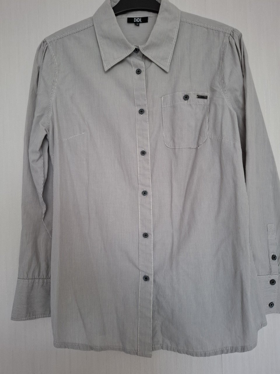 Didi blouse khaki/wit vertikaal gestreept, lange mouwen. Maat XXL
