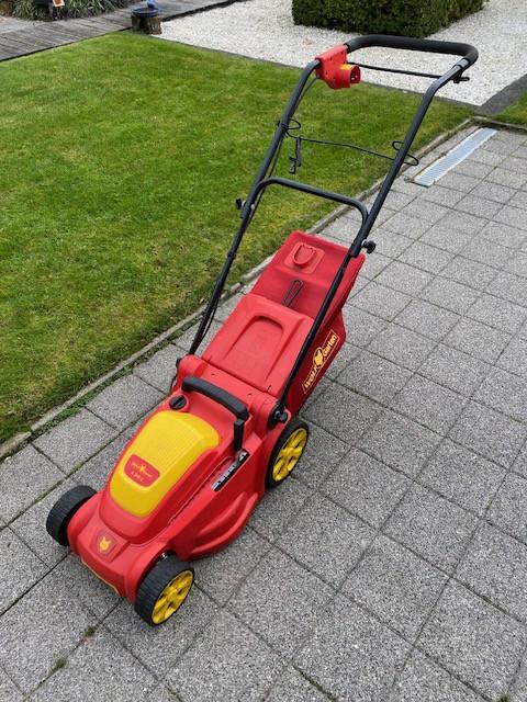 Te koop: een elektrische grasmaaier
