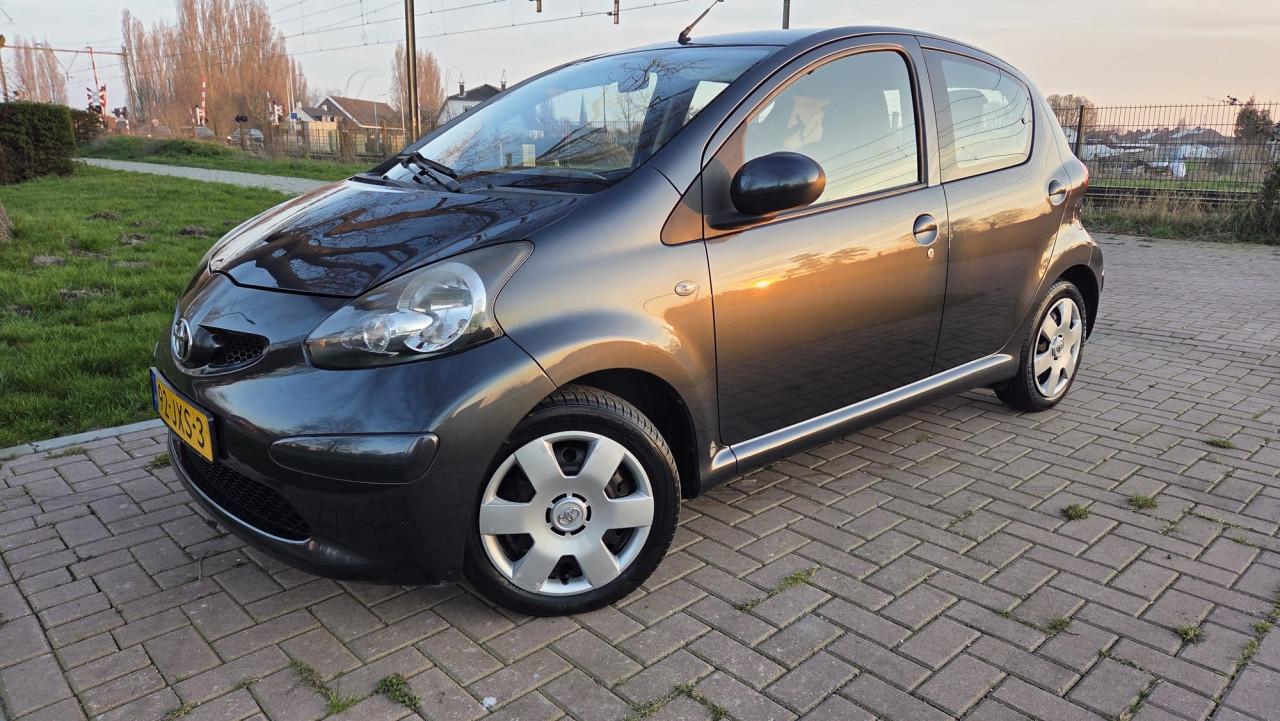 Aygo 5 Deurs | Dealeronderhouden | In zeer nette staat |