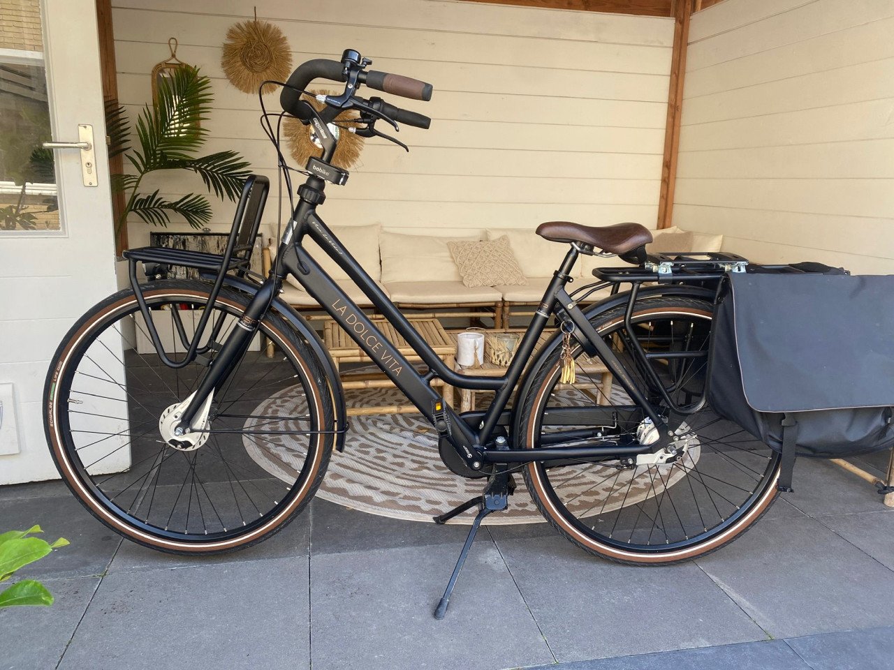 Zwarte mama fiets z.g.a.n.