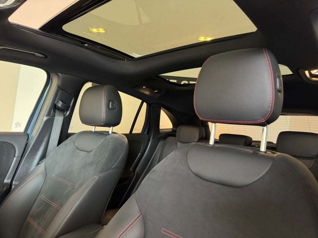 Mercedes-Benz Gla-klasse 180 business solution amg