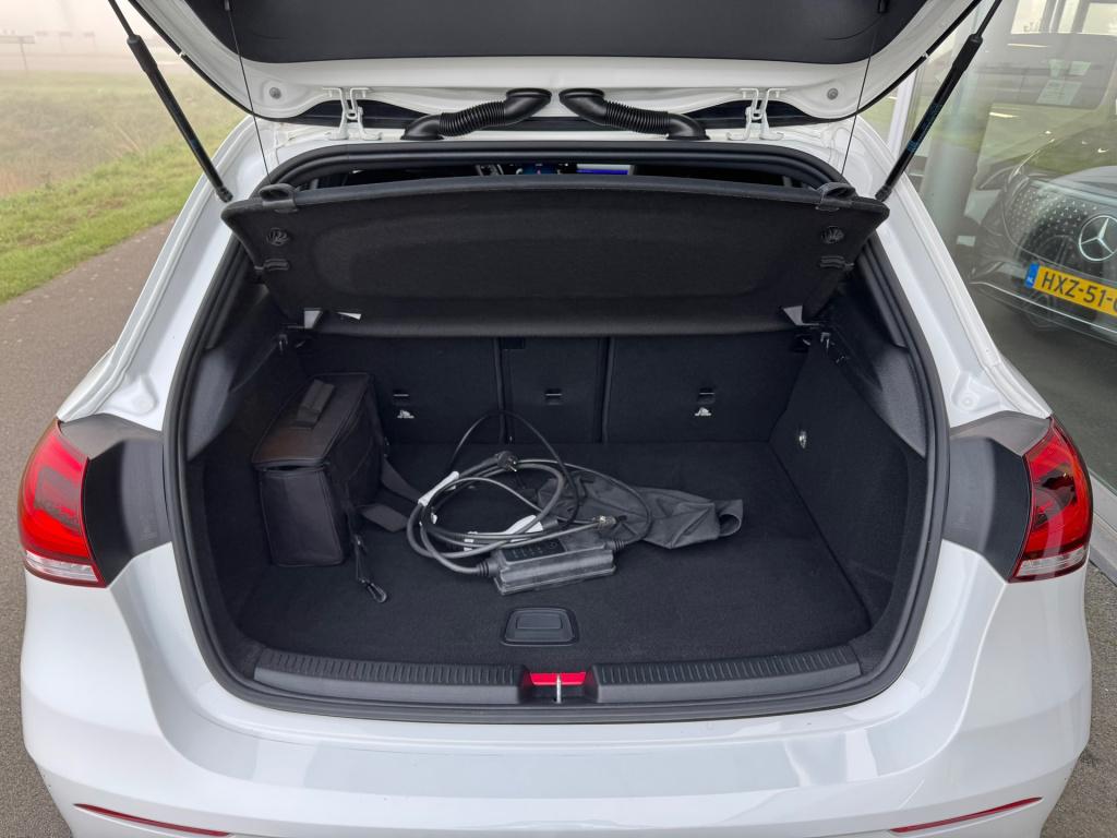 Mercedes-Benz A-Klasse 250 e business solution amg night limited automaat ,