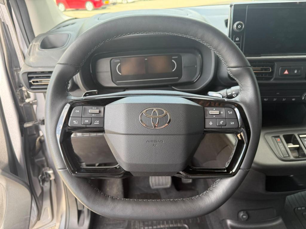 Toyota Proace city electric challenger 50 kwh