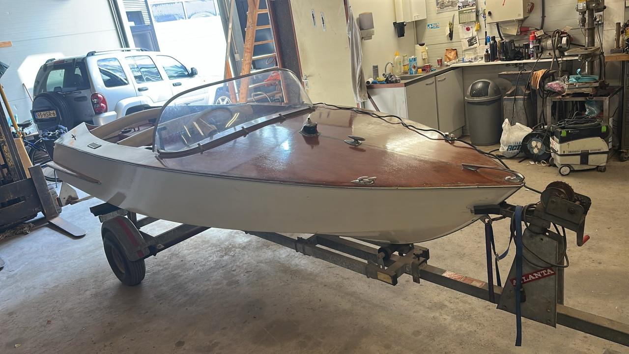 Vintage auto Speedboot met Atlanta trailer