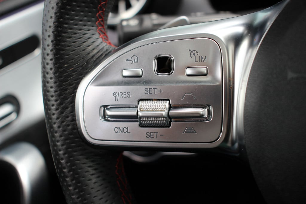 Mercedes-Benz Cla 220 4matic premium plus amg | pano | memory | acc | camer