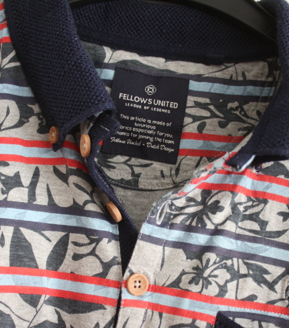 Polo blauw rode strepen en bloemen print  maat L