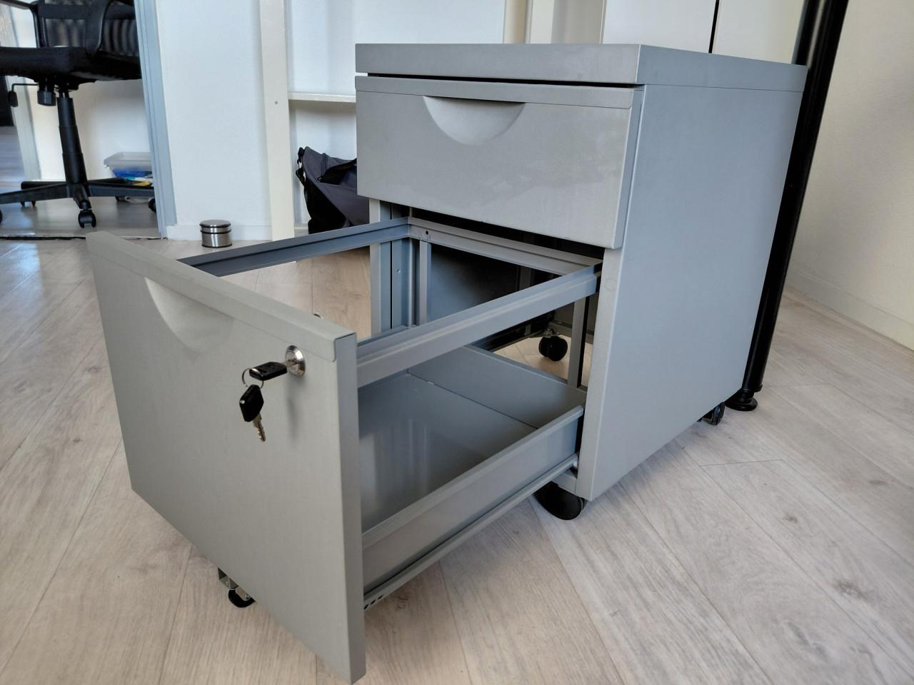 Tafel, bureau tafel, ladekastje,