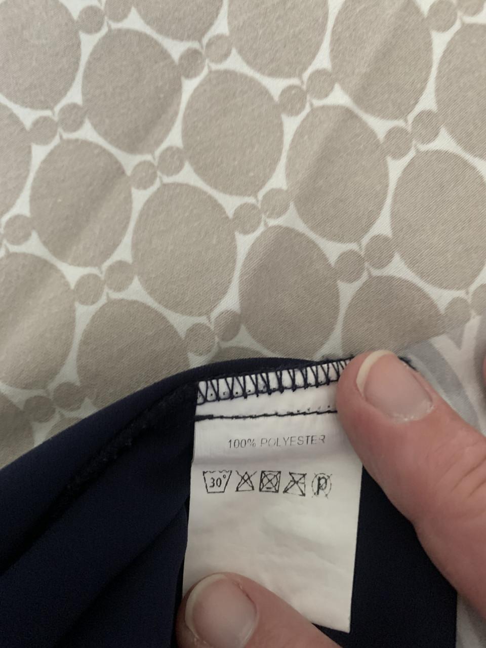 Dames shirt.     Question. Marineblauw met Wit.