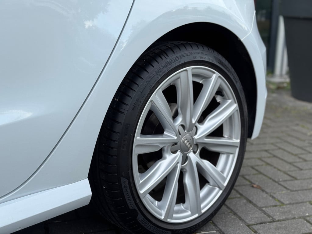 Audi A1 Sportback 1.0 tfsi s-line * navigatie * cruise control * nap