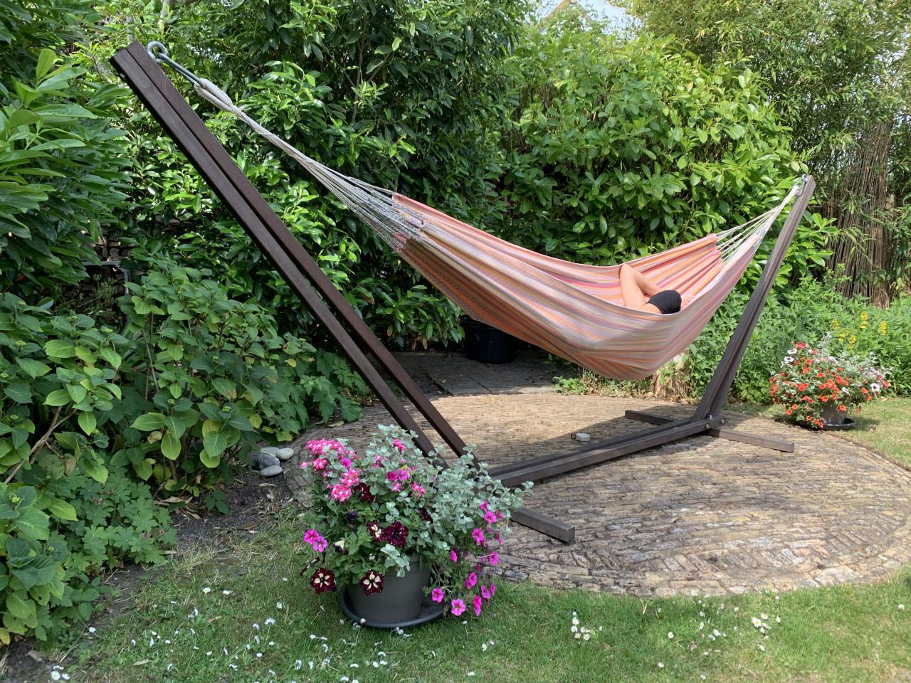 Hangmat met stevig hardhouten standaard