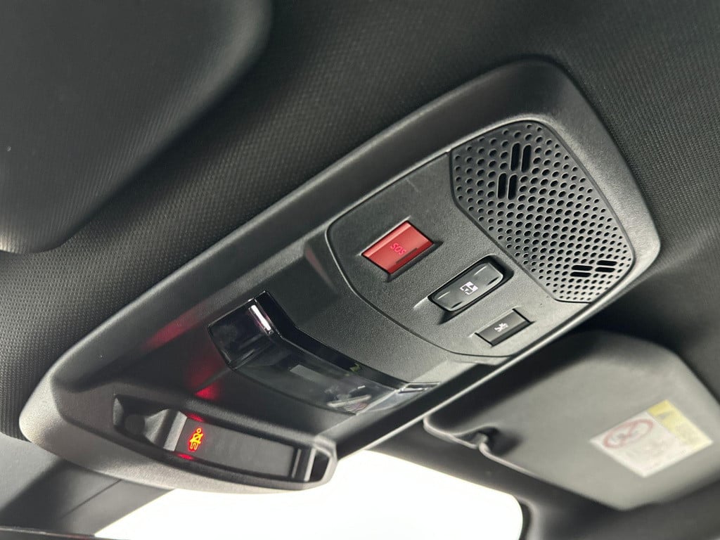 Peugeot 2008 1.2 gt pack | navigatie | alcantara | panoramadak | focal hi-f