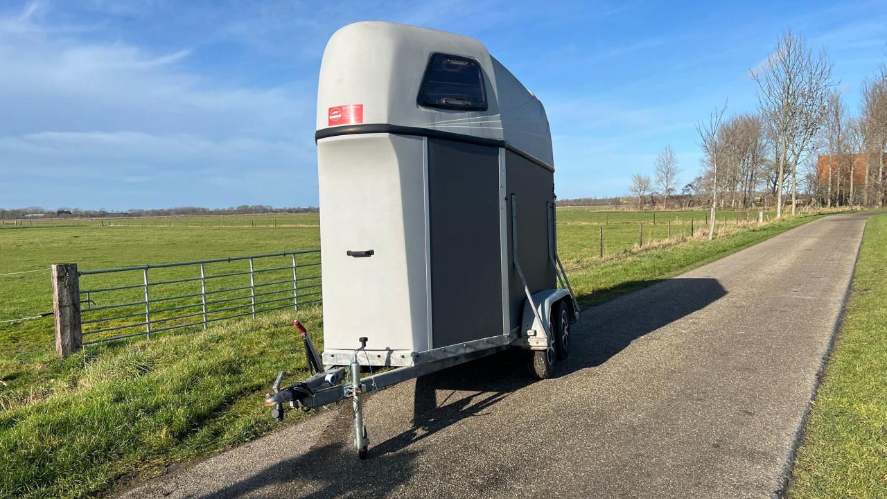 Prachtige goed onderhouden 1,5 paard trailer