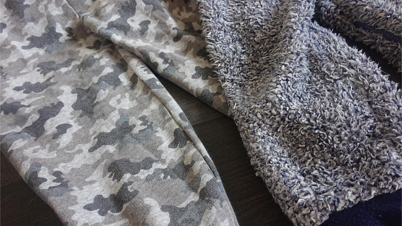 Twee onesies beer/army 3 stuks maat 86-92