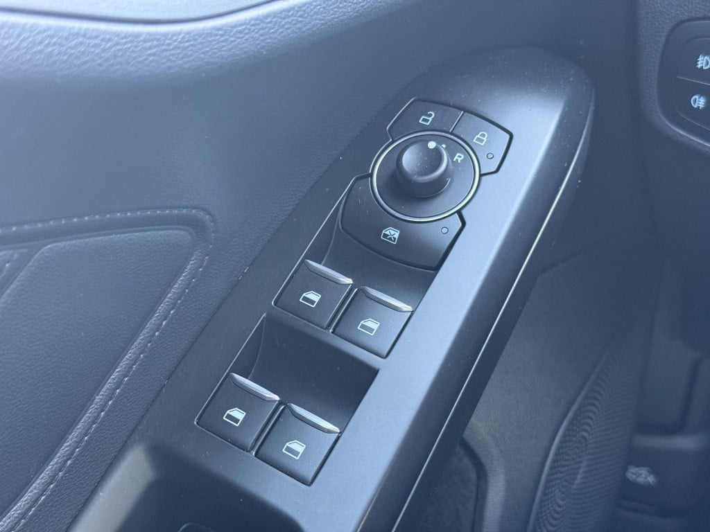 Ford Focus wagon 1.0 ecoboost hybrid trend edition business lmv | parkeerse