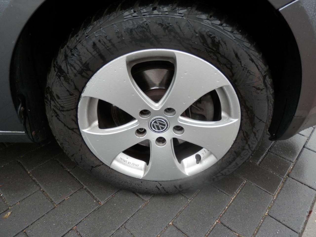 Auto Garant Biedt Aan: Volkswagen Touran 1.6 Business