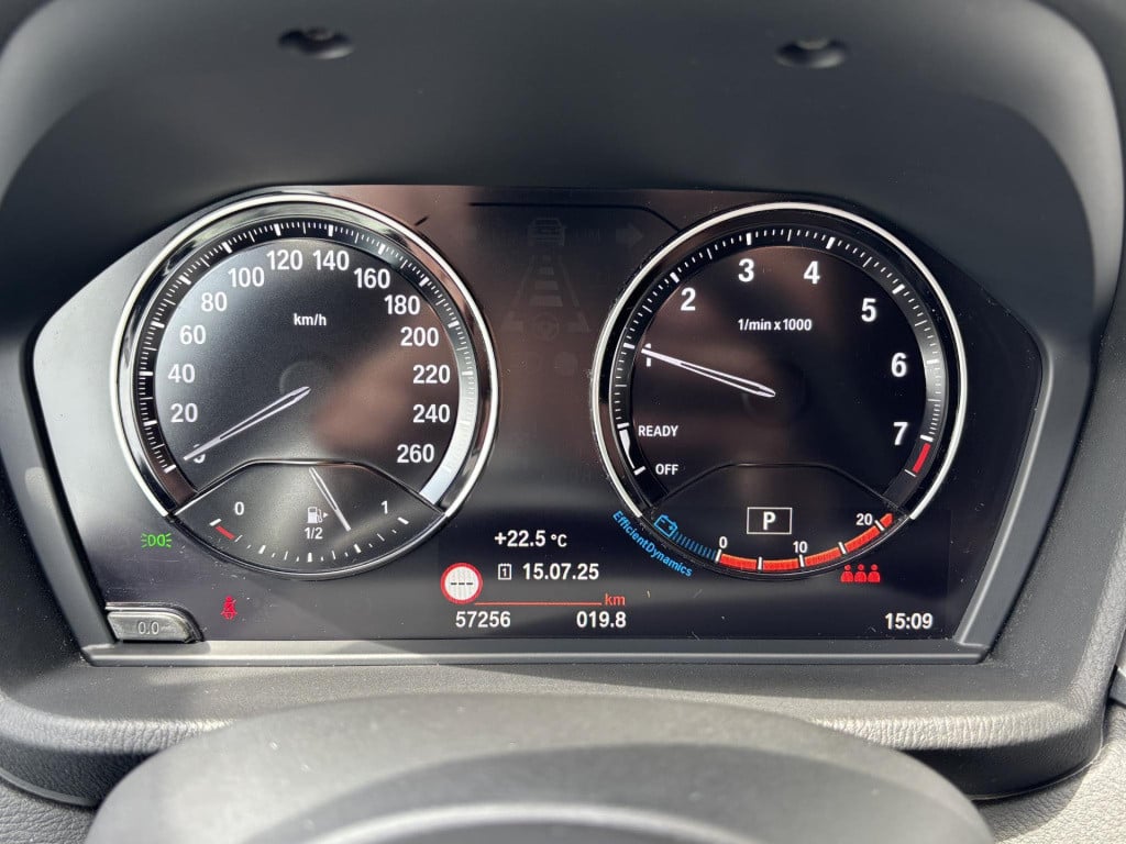 BMW X1 sdrive18i high executive m sport | trekhaak afneembaar | sportstoele