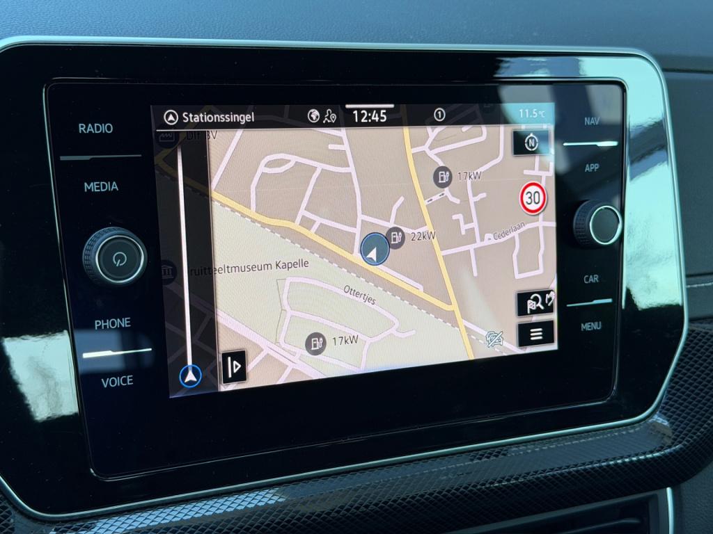 Volkswagen T-cross 1.5 tsi 150pk dsg r-line | camera | trekhaak | navi | iq