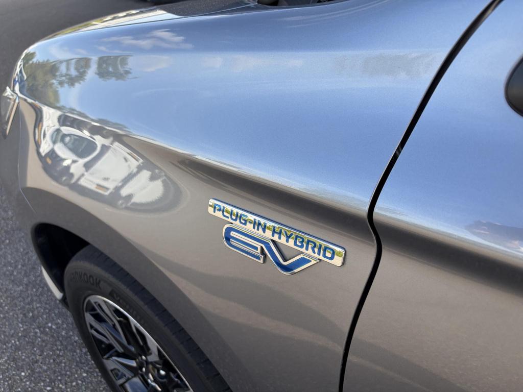 Mitsubishi Outlander 2.0 phev instyle+