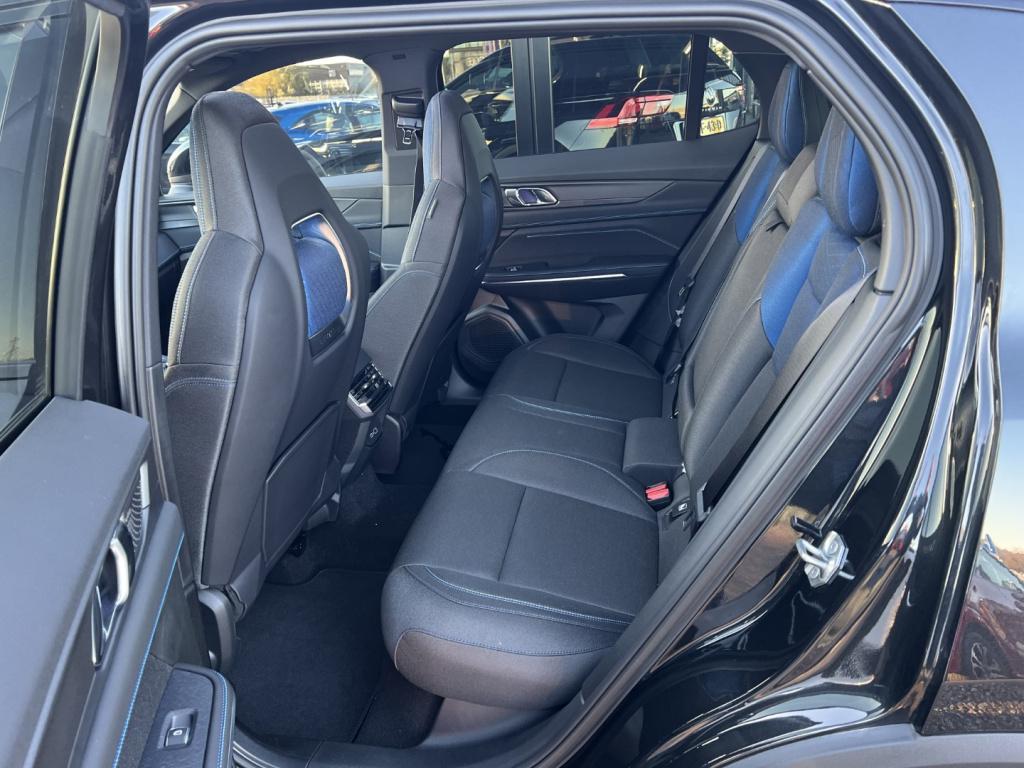 Lynk & Co 01 1.5 261pk phev , black edition ,360gr camera , pano dak , adap