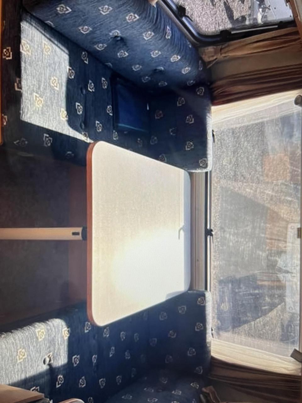 Kip caravan - Navigator 44TDB uit 2002 met mover en nieuwe accu