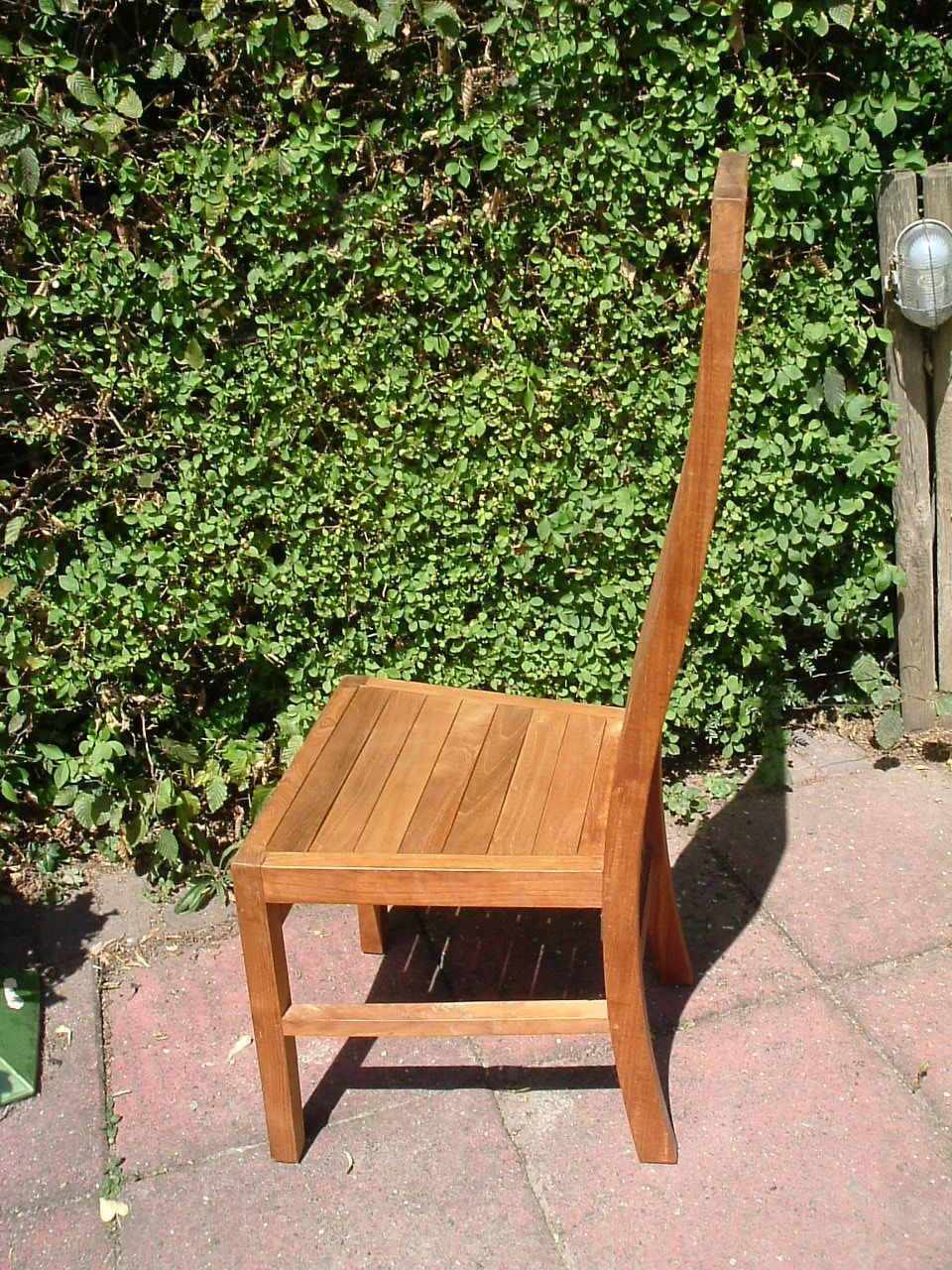 Vier hardhouten stoelen