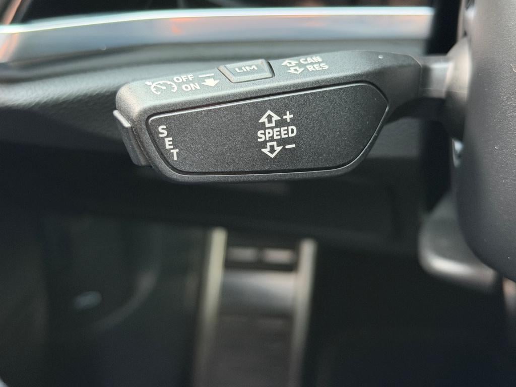 Audi Q3 sportback 35 tfsi 150pk s-tronic s-line | standkachel | black style